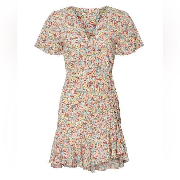 BB Dakota Dresses & Skirts - BB Dakota Floral Wrap Dress size 8